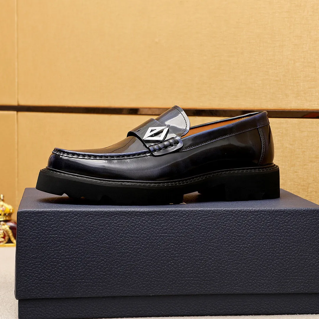 Men's shoes 💰480 💐 Product trademark: Dior "Dior" casual leather shoes Regular size: 39-44 (45🉑️customized) Product materials: Selected Italian imported first-layer beaded cowhide upper + classic hardware buckle, imported water-dyed 🐂 cowhide lining. Strong three-dimensional visual effect, original outsole Color: 3⃣️colors available
